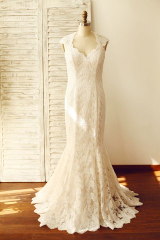 Mermaid Lace Keyhole Wedding Dress with cap sleeves/Champagne Lining