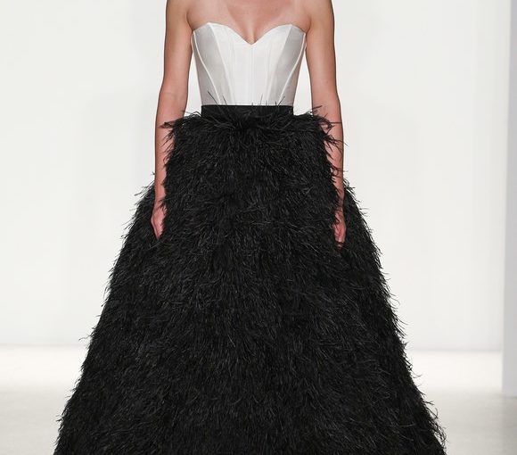 Black wedding dresses start to lead the fashion trend